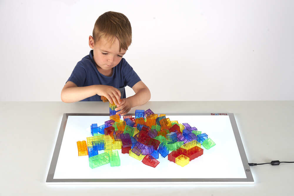Panel podświetlany sensoryczny stymuluje zmysł wzroku dziecka
